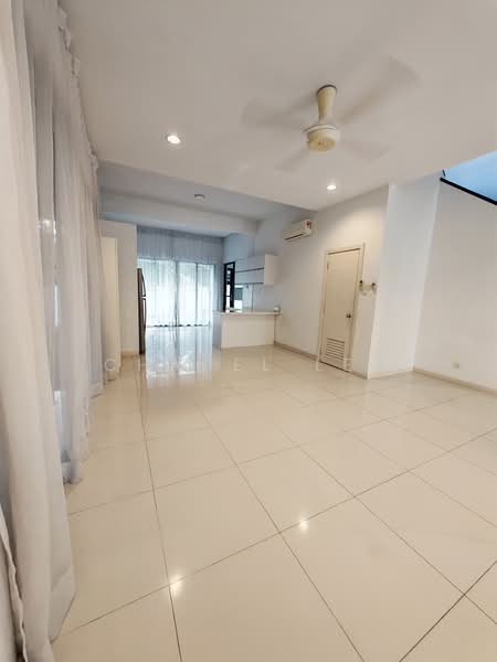 3-storey Terraced House for Sale in Valencia (Sungai Buloh) - Chanel Lee - PropertyGuru.com.my
