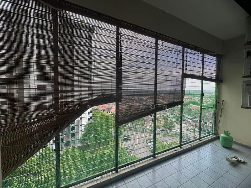 Pangsapuri untuk Dijual di Mewah View Luxurious Apartments - Daniel Yong - Balcony - PropertyGuru.com.my