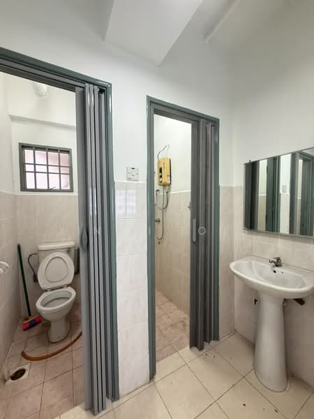 Condominium for Sale at Medan Putra Condominium - Xin Yi Tong - Bathroom - PropertyGuru.com.my