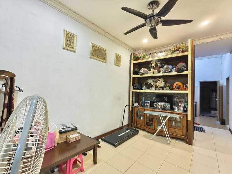 Rumah Teres 1 Tingkat untuk Dijual di Telok Panglima Garang (Selangor) - Syukor Hartanah - Living Room - PropertyGuru.com.my