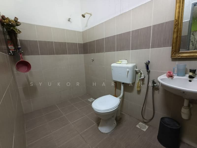 Rumah Teres 1 Tingkat untuk Dijual di Telok Panglima Garang (Selangor) - Syukor Hartanah - Bathroom - PropertyGuru.com.my