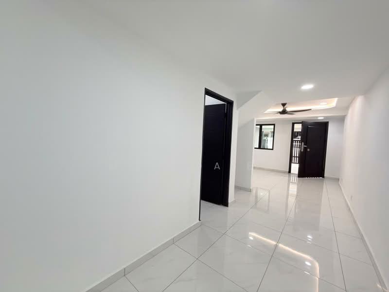 2-storey Terraced House for Sale in Taman Bukit Tiram (Ulu Tiram) - Melinda Ee - Corridor - PropertyGuru.com.my