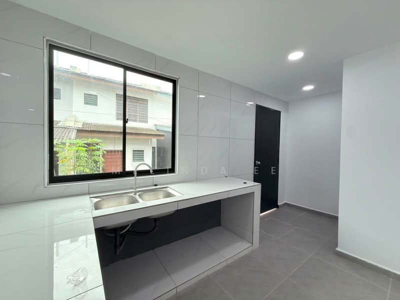 2-storey Terraced House for Sale in Taman Bukit Tiram (Ulu Tiram) - Melinda Ee - Kitchen - PropertyGuru.com.my