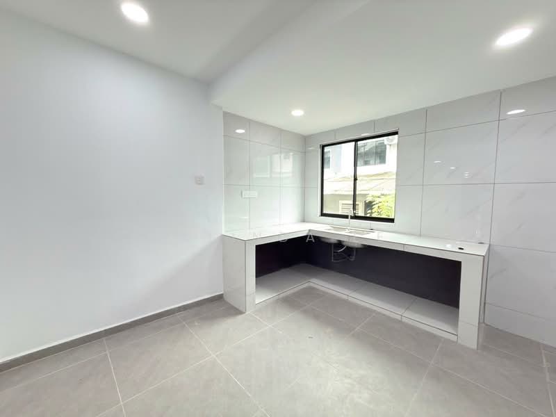 2-storey Terraced House for Sale in Taman Bukit Tiram (Ulu Tiram) - Melinda Ee - Kitchen - PropertyGuru.com.my