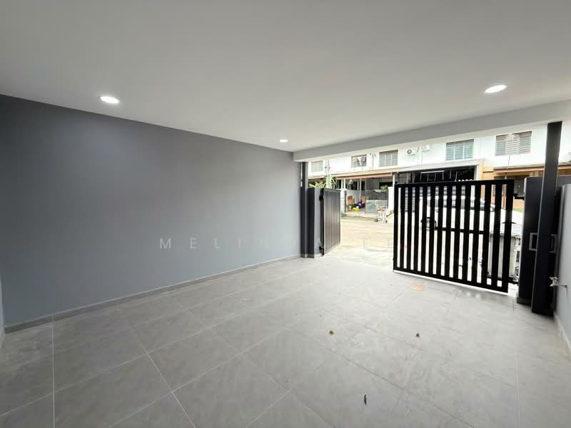 2-storey Terraced House for Sale in Taman Bukit Tiram (Ulu Tiram) - Melinda Ee - Entrance - PropertyGuru.com.my