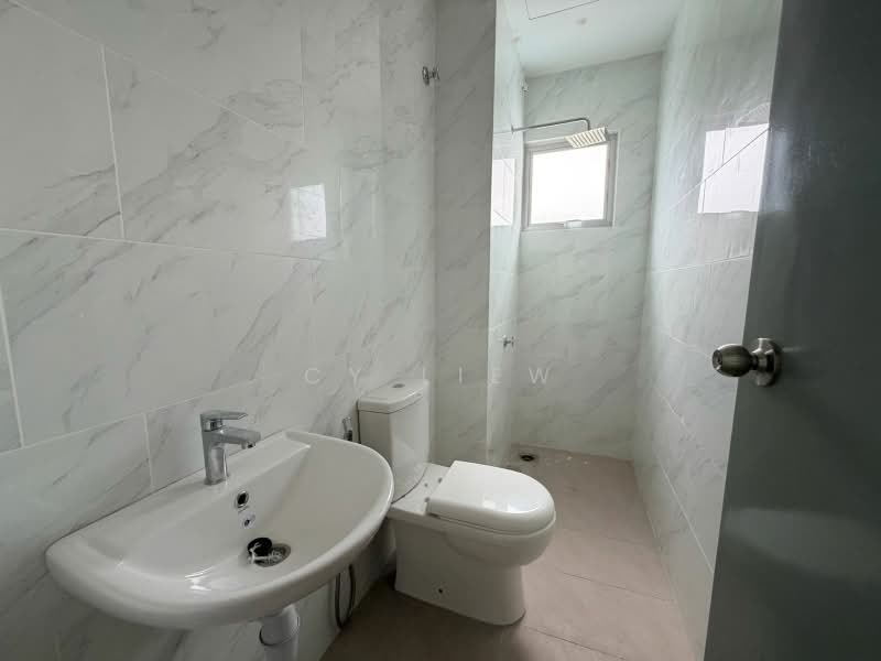Kondominium untuk Dijual di Bayu Temiang Residensi - CY Liew - Bathroom - PropertyGuru.com.my