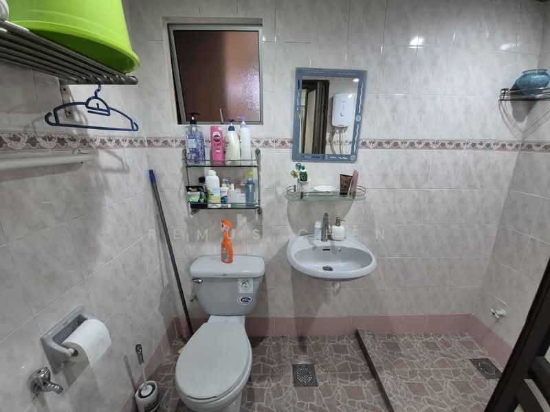 Kondominium untuk Dijual di Pelangi Damansara - Remus Chen - Bathroom - PropertyGuru.com.my