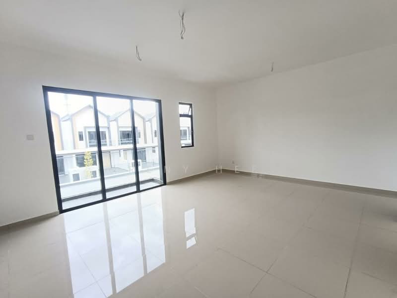 2-storey Terraced House for Sale in Bandar Dato Onn (Tebrau) - Reny Hee - Living Room - PropertyGuru.com.my