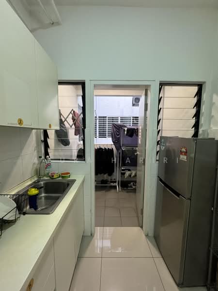 Kondominium untuk Disewa di The Greens (Residensi Hijauan) @ Subang West - Azura Hariri - Kitchen - PropertyGuru.com.my