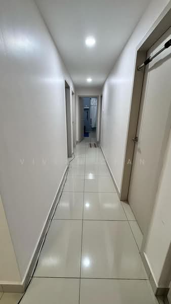 Kondominium untuk Disewa di Gardens Ville - Vivian Chan - Corridor - PropertyGuru.com.my