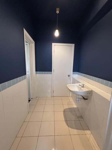 Condominium for Sale at Seri Maya Condominium - Lilian Tan - Bathroom - PropertyGuru.com.my
