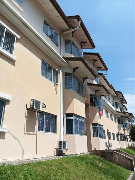 Apartment for Rent at Vista Seri Putra - Maznee Realtor - Exterior - PropertyGuru.com.my