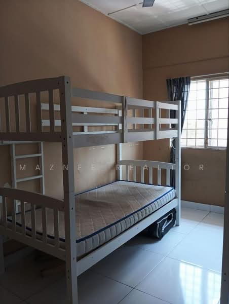 Apartment for Rent at Vista Seri Putra - Maznee Realtor - Bedroom - PropertyGuru.com.my