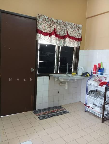 Apartment for Rent at Vista Seri Putra - Maznee Realtor - Kitchen - PropertyGuru.com.my