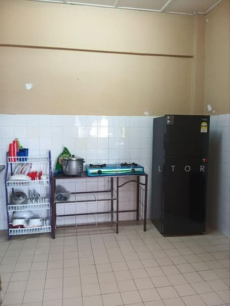 Apartment for Rent at Vista Seri Putra - Maznee Realtor - Kitchen - PropertyGuru.com.my