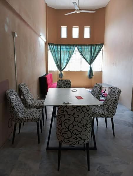 Apartment for Rent at Vista Seri Putra - Maznee Realtor - Dining Room - PropertyGuru.com.my