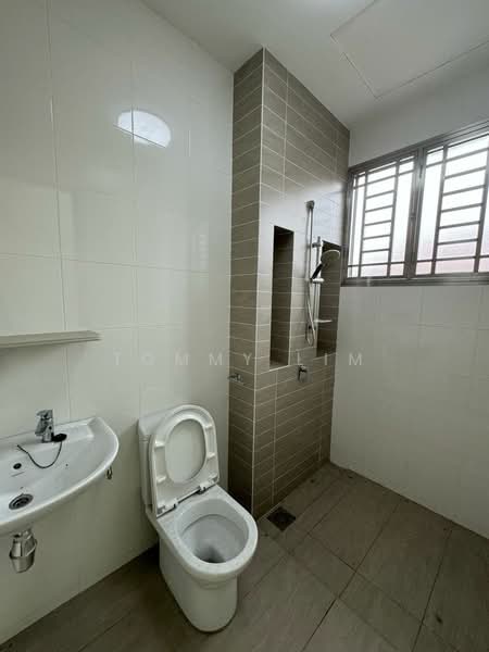 Rumah Teres 2 Tingkat untuk Dijual di Bandar Seri Coalfields (Sungai Buloh) - Tommy Lim - Bathroom - PropertyGuru.com.my
