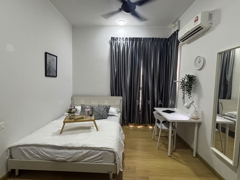 Condominium for Rent at Royal Strand @ Country Garden Danga Bay - Herman Syah - Bedroom - PropertyGuru.com.my