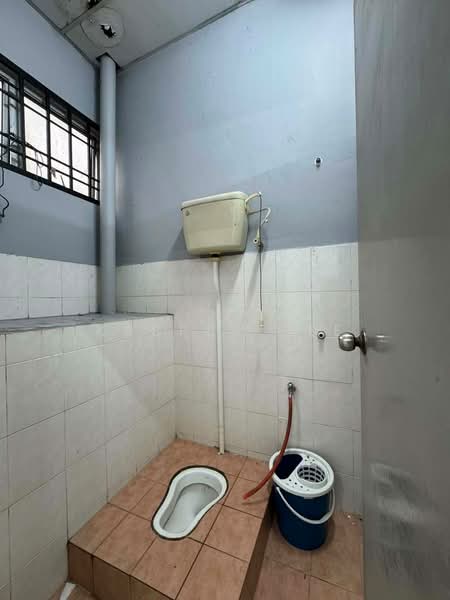 Shop / Office for Rent in Taman Mount Austin (Tebrau) - Kasper Lee - Bathroom - PropertyGuru.com.my