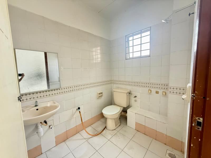 Rumah Teres untuk Dijual di Usj 12 (Subang Jaya) - Kenix Lee - Bathroom - PropertyGuru.com.my