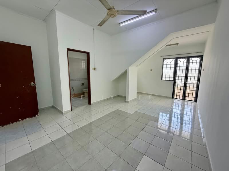 Rumah Teres untuk Dijual di Usj 12 (Subang Jaya) - Kenix Lee - Living Room - PropertyGuru.com.my