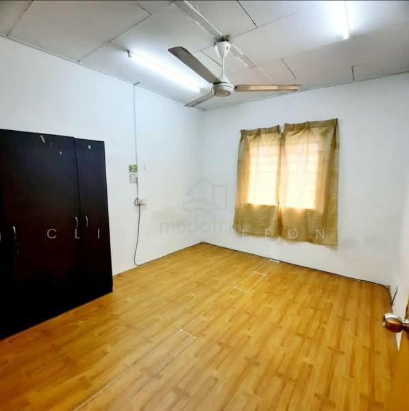 Flat for Sale at Pangsapuri Sri Meranti - Clinton Leong - Bedroom - PropertyGuru.com.my