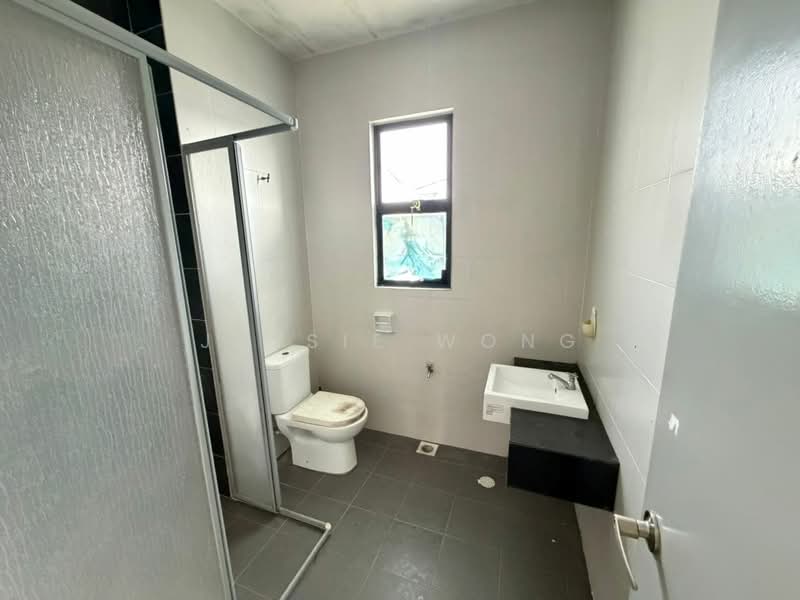 2-storey Terraced House for Sale in Saujana Rawang (Rawang) - Jessie Wong - Bathroom - PropertyGuru.com.my