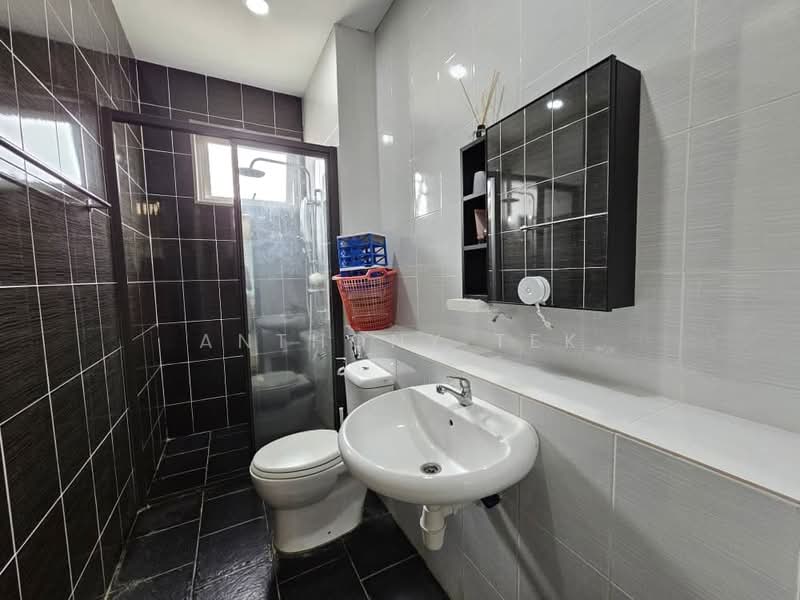 3-storey Terraced House for Sale in Taman Saujana Suria (Kajang) - Anthony Tek - Bathroom - PropertyGuru.com.my