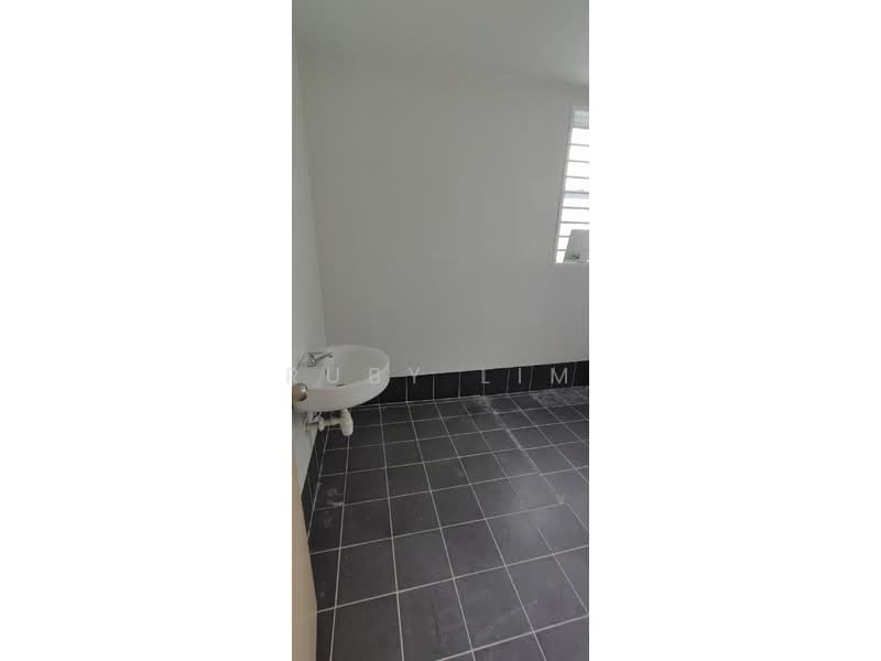 Semi-Detached House for Sale in Bandar Teknologi Kajang (Kajang) - Ruby Lim - Bathroom - PropertyGuru.com.my