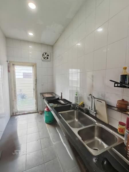 Rumah Kluster untuk Dijual di Setia Damai (Setia Alam) - Reilynn Tue - Kitchen - PropertyGuru.com.my
