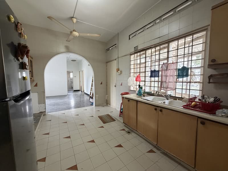 Rumah Banglo untuk Dijual di Seksyen 17 (Petaling Jaya) - Kate Lim - Kitchen - PropertyGuru.com.my
