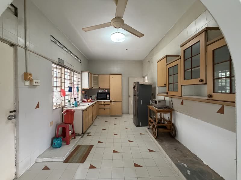 Rumah Banglo untuk Dijual di Seksyen 17 (Petaling Jaya) - Kate Lim - Kitchen - PropertyGuru.com.my