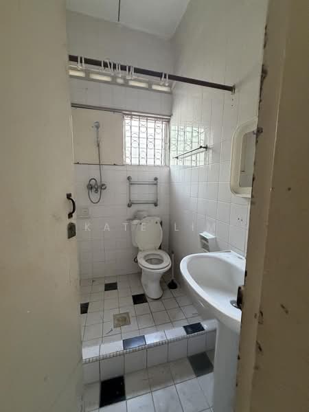 Rumah Banglo untuk Dijual di Seksyen 17 (Petaling Jaya) - Kate Lim - Bathroom - PropertyGuru.com.my