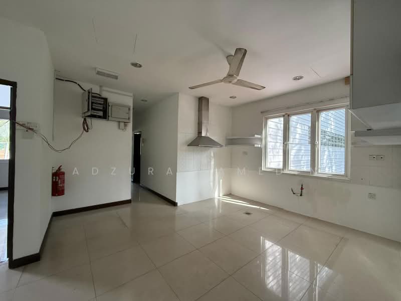 Bungalow for Sale in Country Heights (Kajang) - Adzura Zamedin - Kitchen - PropertyGuru.com.my