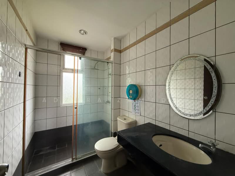 Bungalow for Sale in Country Heights (Kajang) - Adzura Zamedin - Bathroom - PropertyGuru.com.my