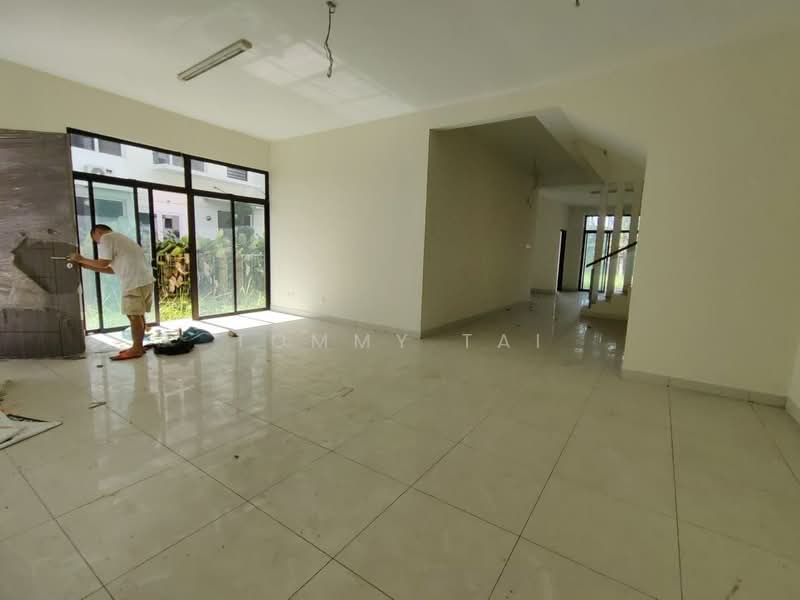 Semi-Detached House for Sale in Taman Bayu Puteri (Johor Bahru) - Tommy Tai - Living Room - PropertyGuru.com.my