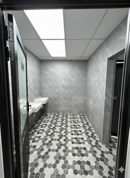 Factory for Rent in Eco Business Park V (Puncak Alam) - Soon Sheng Law - Bathroom - PropertyGuru.com.my