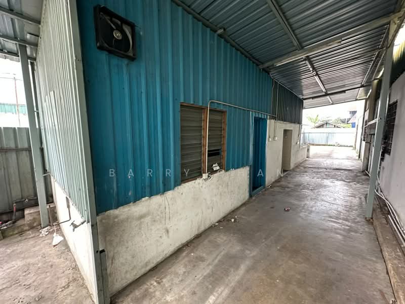 Factory for Rent in Sungai Buloh (Selangor) - BARRY CHAN - Exterior - PropertyGuru.com.my