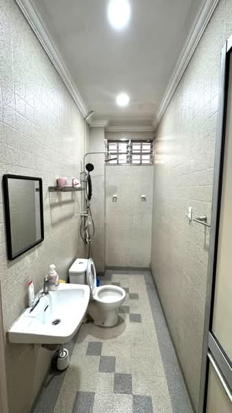 Semi-Detached House for Sale in Taman Perling (Perling) - Karl Lim - Bathroom - PropertyGuru.com.my