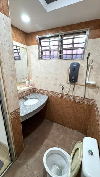 Semi-Detached House for Sale in Taman Perling (Perling) - Karl Lim - Bathroom - PropertyGuru.com.my
