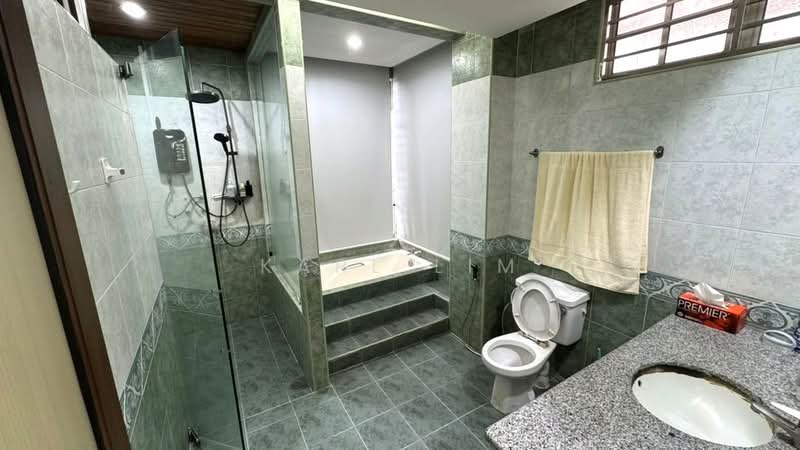 Semi-Detached House for Sale in Taman Perling (Perling) - Karl Lim - Bathroom - PropertyGuru.com.my