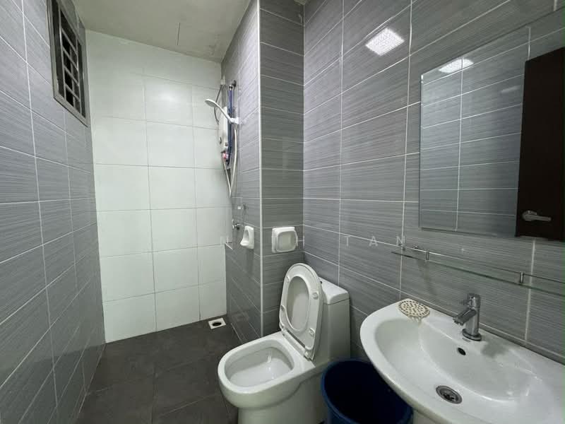 Service Residence for Rent at Sky Oasis Residence (Pangsapuri Oasis 1) - Kenneth Tan - Bathroom - PropertyGuru.com.my