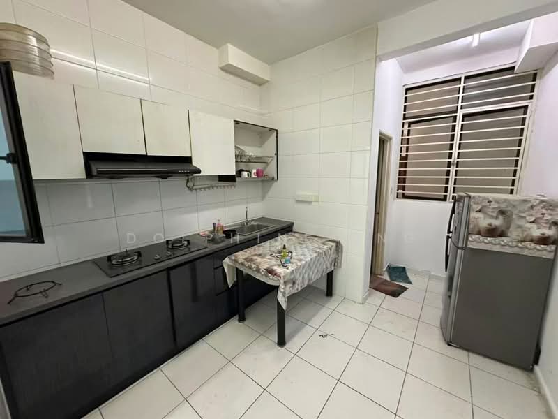 Service Residence for Sale at Sky Gardens Residences - Dolphine Ong - Kitchen - PropertyGuru.com.my