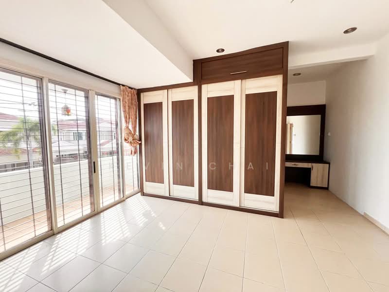 Semi-Detached House for Sale in Teluk Intan (Perak) - Kevin Chai - Master Bedroom - PropertyGuru.com.my