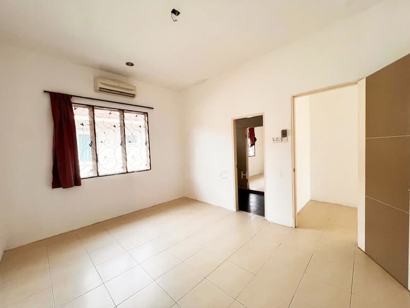 Semi-Detached House for Sale in Teluk Intan (Perak) - Kevin Chai - Bedroom - PropertyGuru.com.my