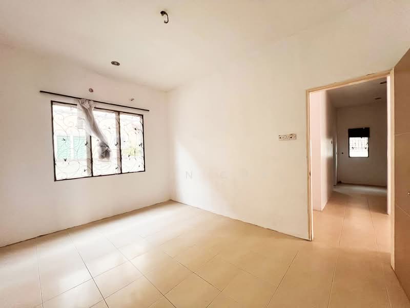Semi-Detached House for Sale in Teluk Intan (Perak) - Kevin Chai - Bedroom - PropertyGuru.com.my