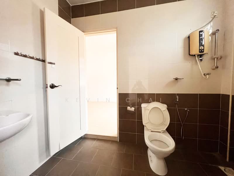 Semi-Detached House for Sale in Teluk Intan (Perak) - Kevin Chai - Bathroom - PropertyGuru.com.my