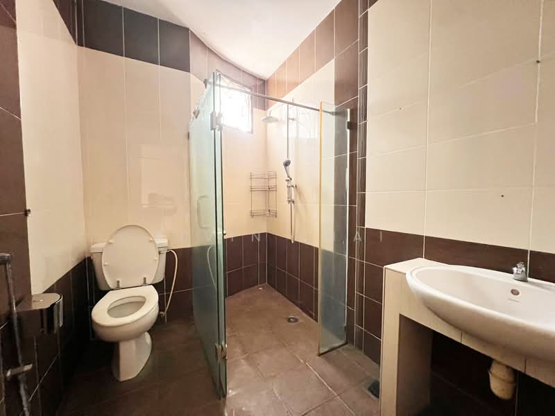 Semi-Detached House for Sale in Teluk Intan (Perak) - Kevin Chai - Bathroom - PropertyGuru.com.my