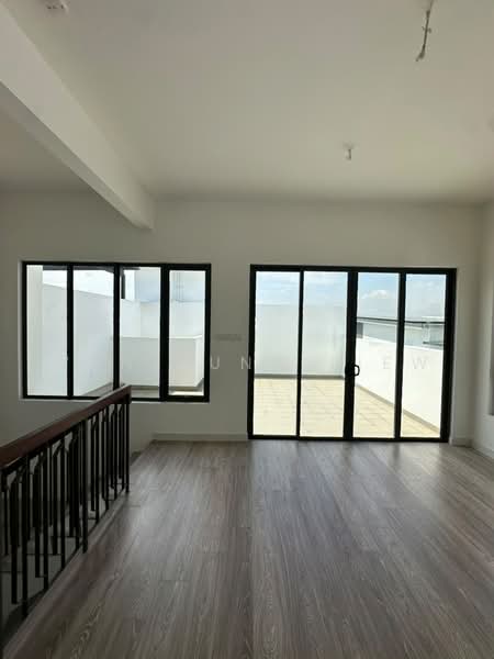 Rumah Teres 3 Tingkat untuk Dijual di Puchong (Selangor) - Wan Hung Liew - Balcony - PropertyGuru.com.my