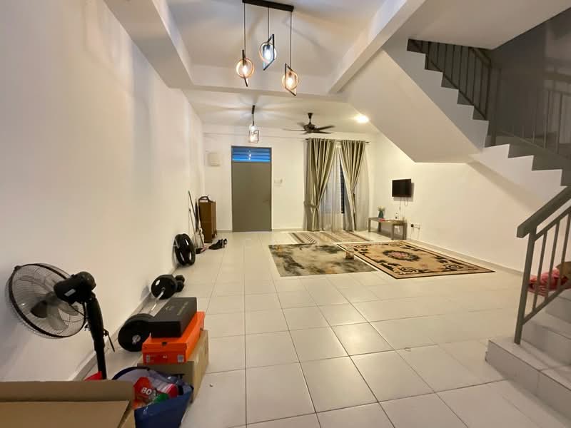 3-storey Terraced House for Sale in Taman Kundang Jaya (Rawang) - Alice Low - Living Room - PropertyGuru.com.my